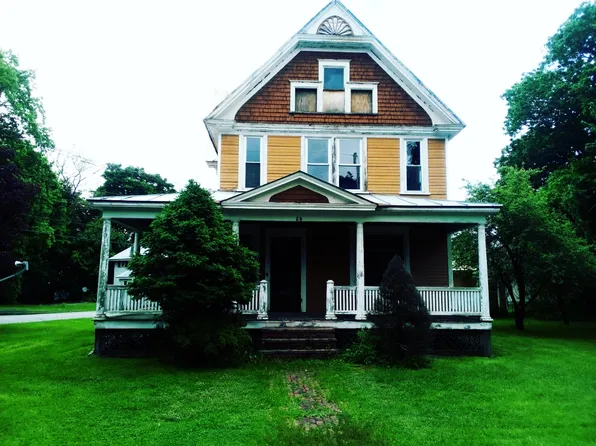 76 Old Point Ave, Madison, ME 04950