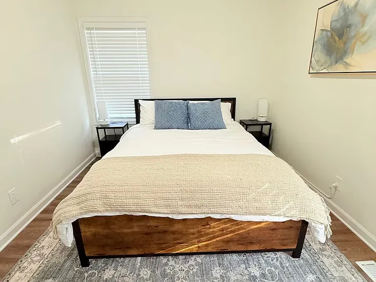 Bedroom, queen size bed