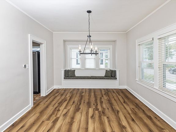 5th image of 719 Carlyle Pl