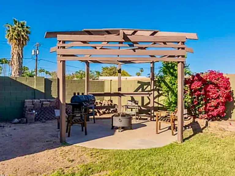 745 N Mesa Dr — Photo 10