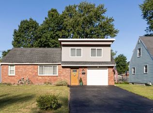 130 Maple Manor Dr, North Syracuse, NY 13212
