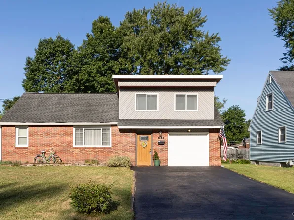 130 Maple Manor Dr, North Syracuse, NY 13212