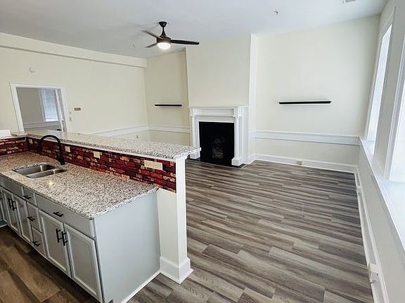 5th image of 27 W Bank St #B