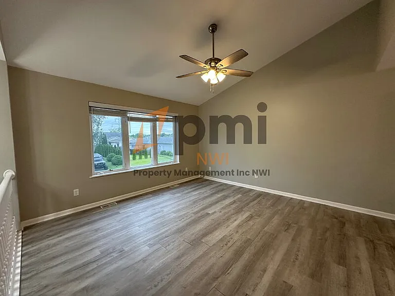 219 Sandalwood Dr — Photo 2