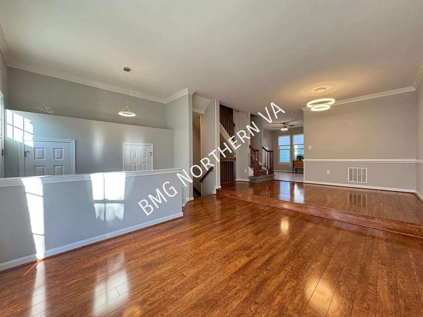 Bright & Spacious 3BR/3 BA Home in McNair Farms West with Loft, Balcony & Garage — Photo 3