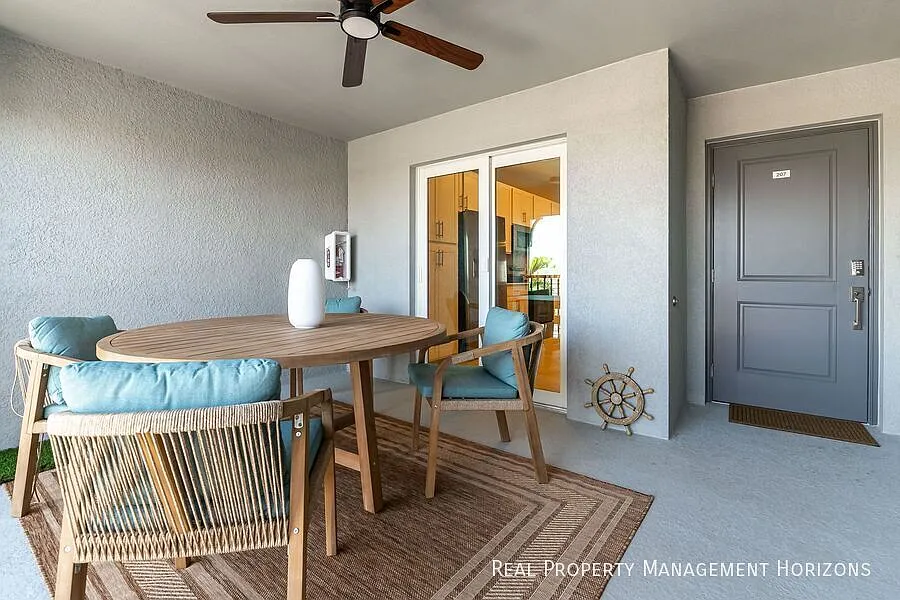 Stunning Luxury Brand New Condo, Beautifully Furnished to a high Standard in Golf Resort — Photo 4