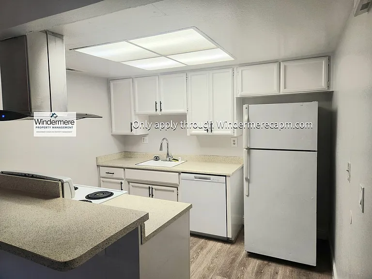 Cozy Halfplex in Carmichael- Available Now. — Photo 7