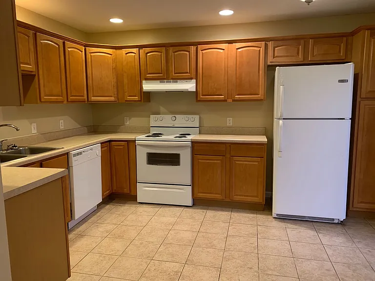 207 N Vine St — Photo 5