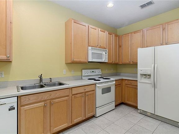 5th image of 14362 Clarkson Dr