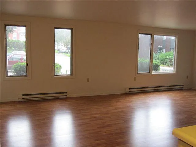 348 College St — Photo 26
