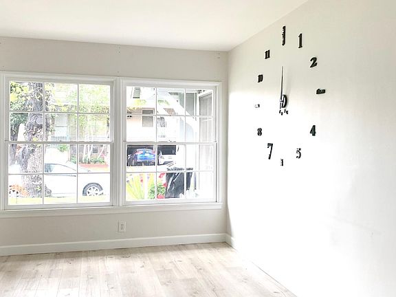 2nd image of 13461 Burbank Blvd #61