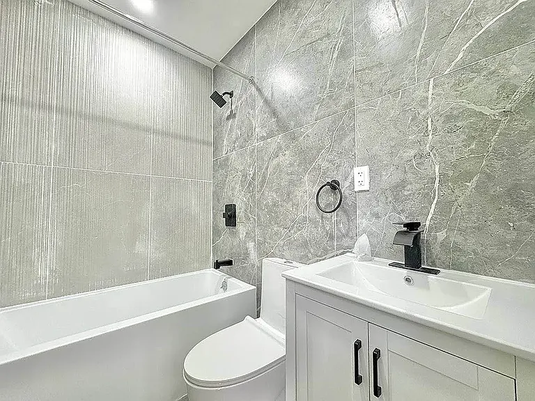 1729 Norman St #3R — Photo 15