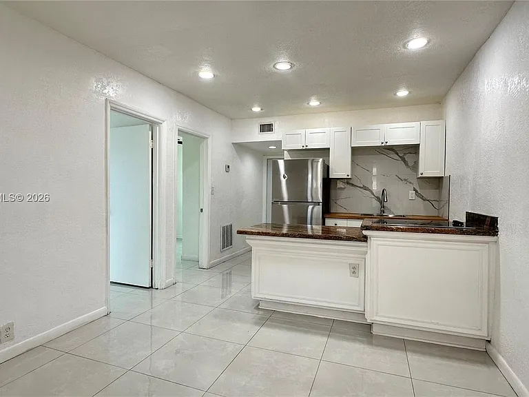 2220 Charleston St #2 — Photo 5