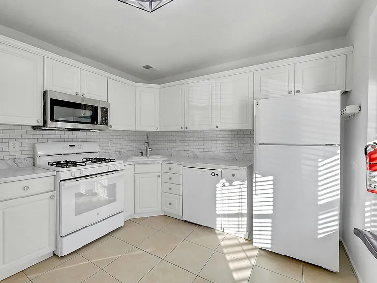 2198 Kent Ct #2198 — Photo 6