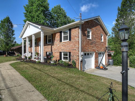 4th image of 3812 Thornton Dr