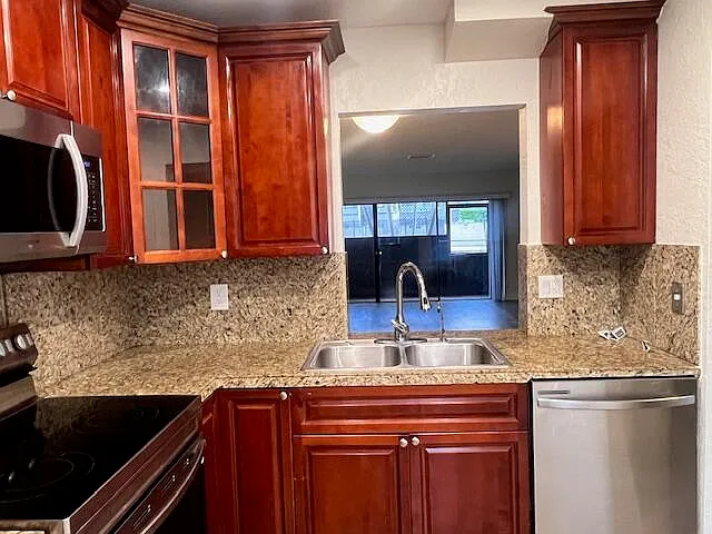 1720 NW 4th Ave — Photo 5