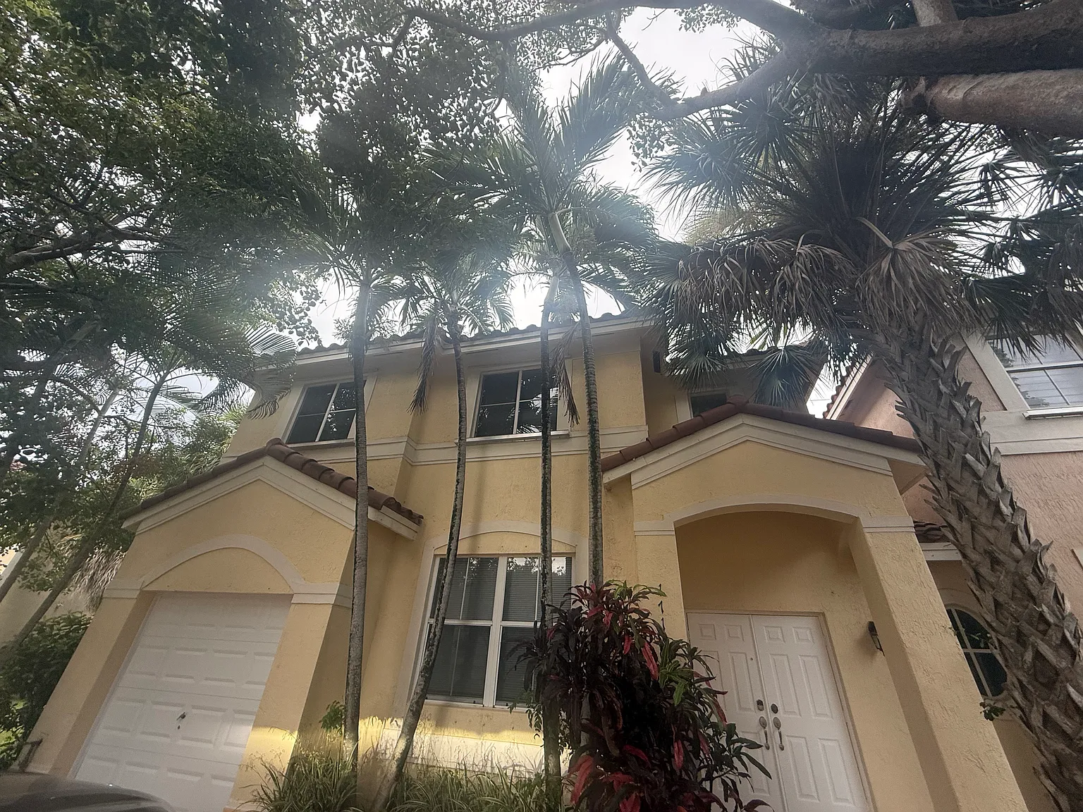 3 bed, 2.5 bath, 4700 sqft, $3,770 — Photo 1