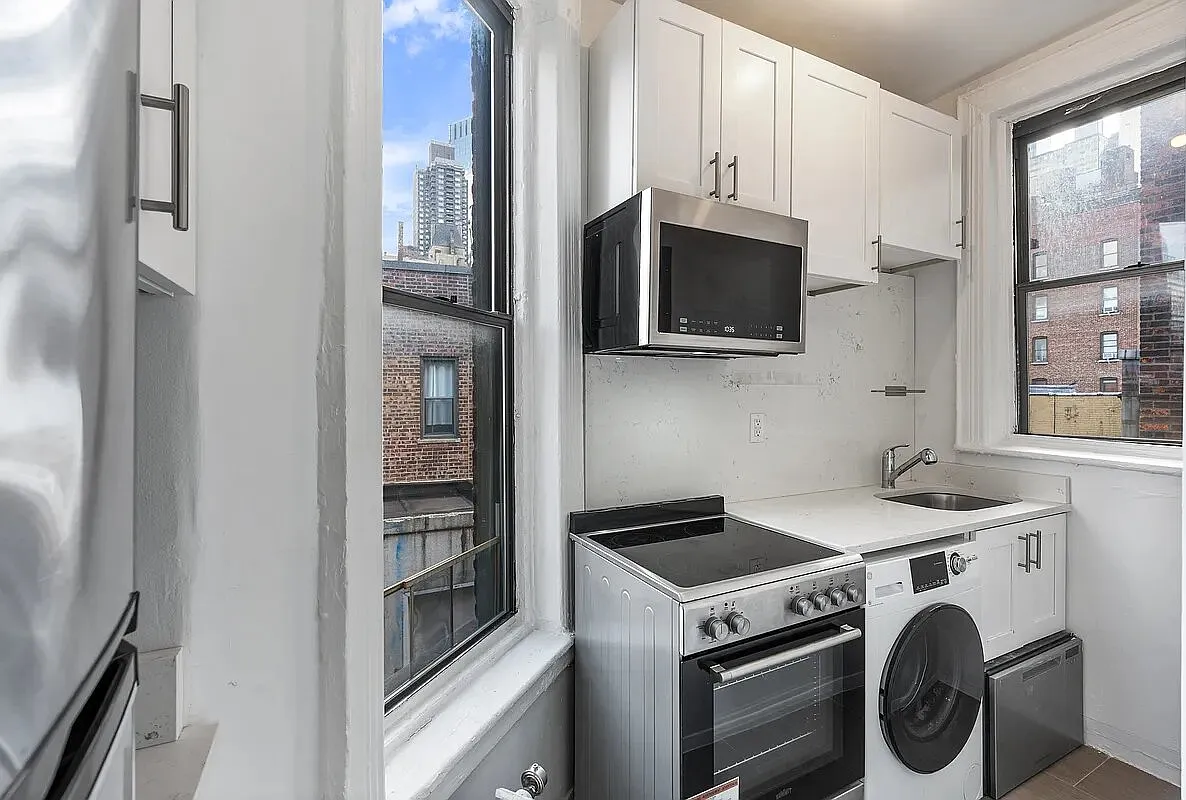 824 Ninth Avenue — Photo 3