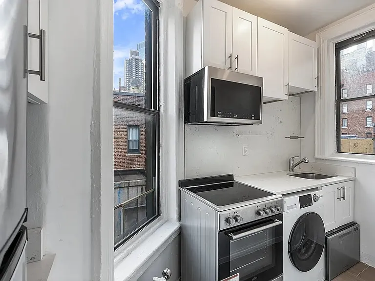 826 9th Ave #4RN — Photo 6