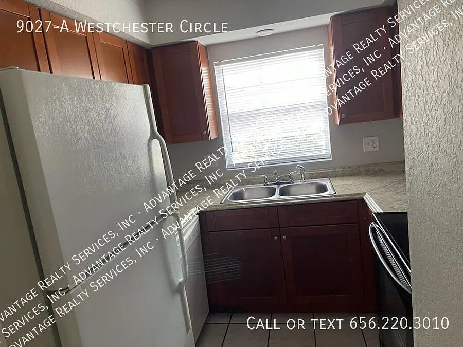 Westchester Manor Condos — Photo 2