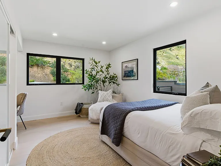 1764 E Loma Alta Dr — Photo 37