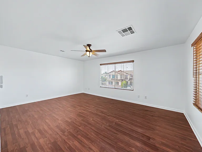 2367 Thayer Ave — Photo 24