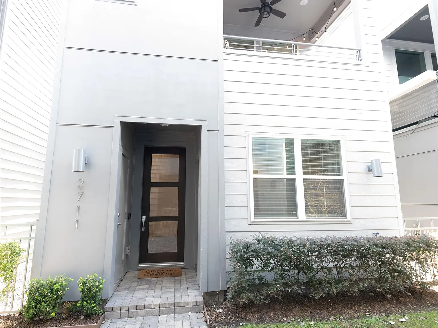 3 bed, 3.5 bath, 1831 sqft, $2,900 — Photo 3