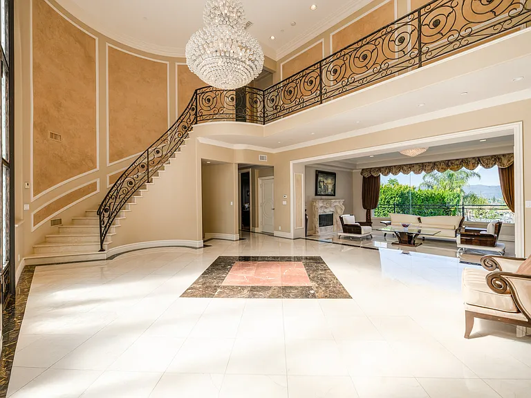 18047 Karen Dr — Photo 3