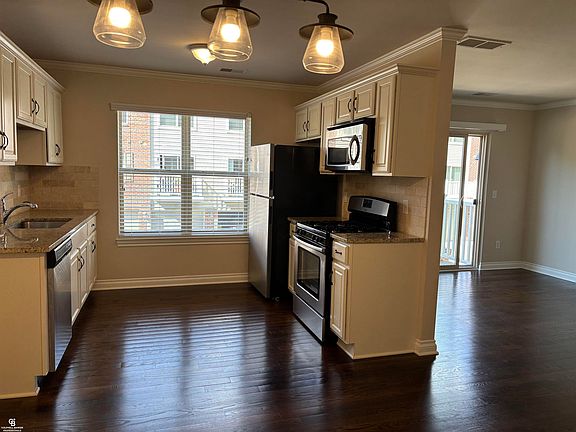 3rd image of 13113 Woodridge Cir #7