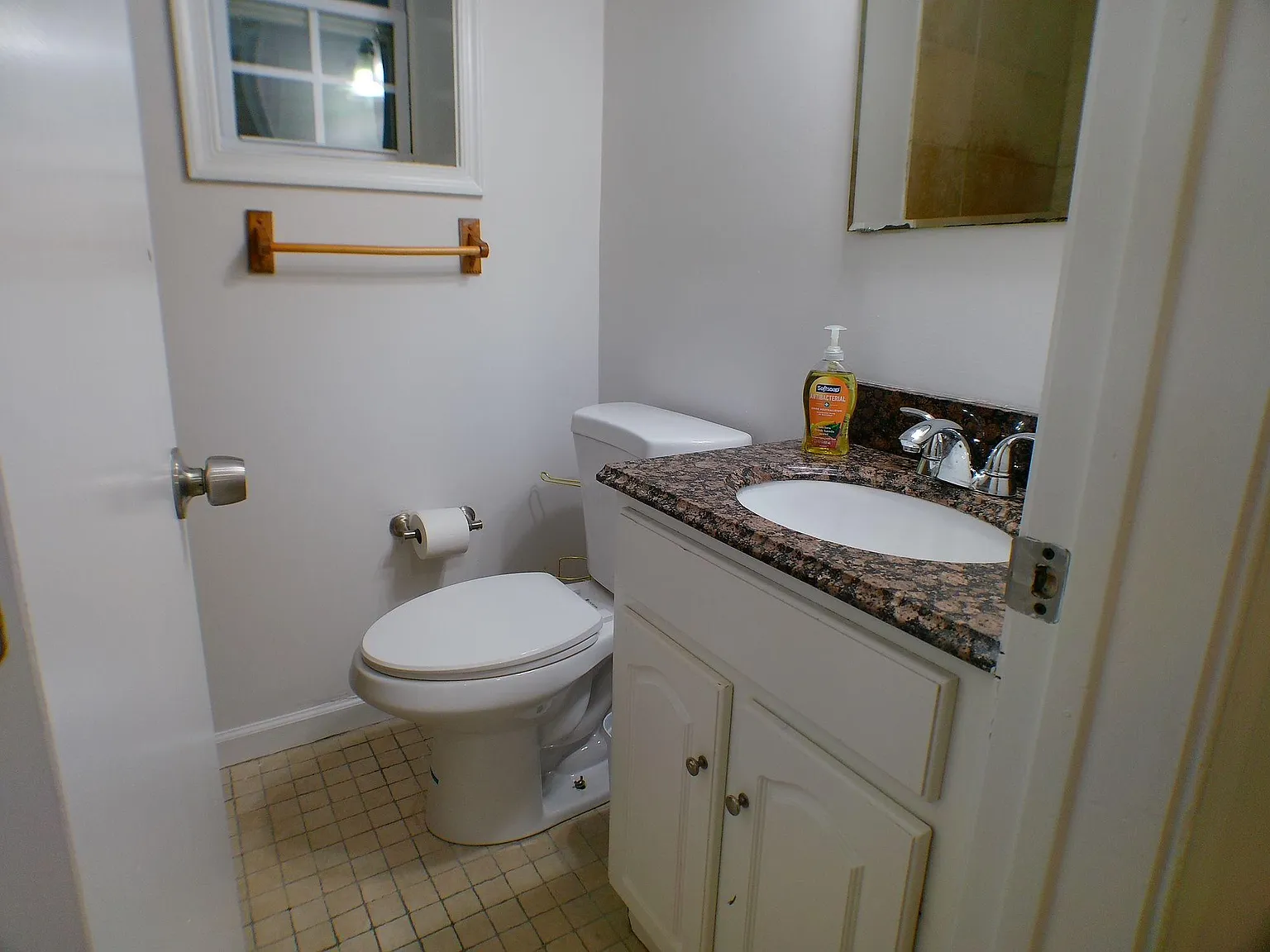 4 bed, 2.0 bath, 1400 sqft, $992 — Photo 3