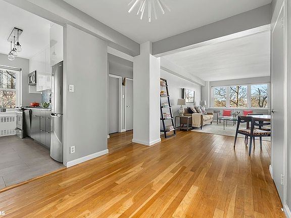 3rd image of 11 Riverside Dr APT 1FW