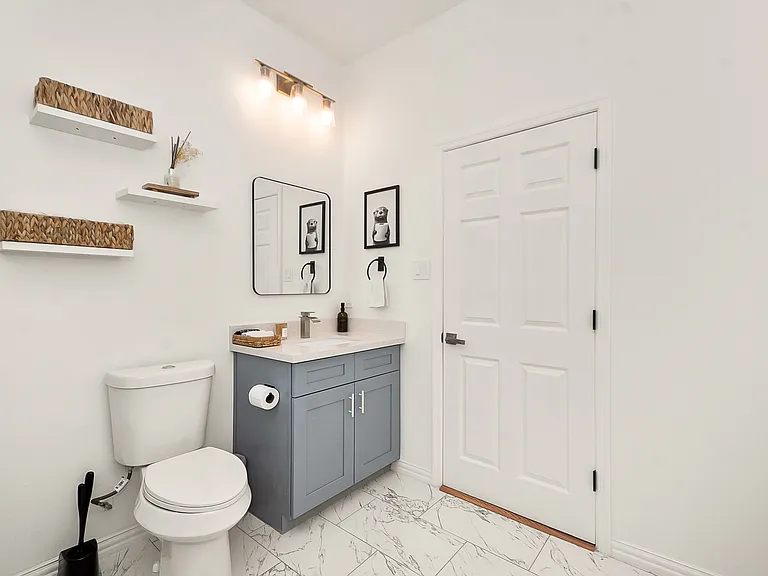 217 N Everton St — Photo 16