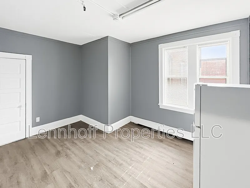 32 Lawrence Street — Photo 4
