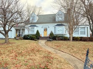 54 Meadowbrook Rd, North Plainfield, NJ 07062