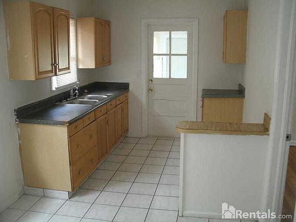 2nd image of 226 S D St