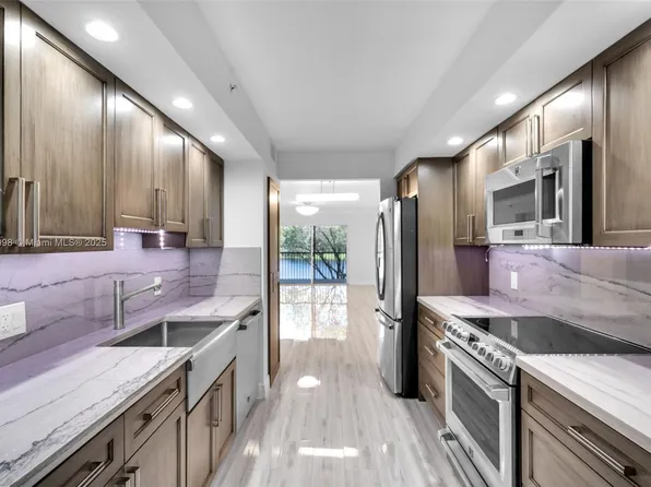 801 SW 141st Ave APT 210O, Pembroke Pines, FL 33027