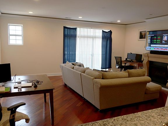 2nd image of 4755 N Kilbourn Ave