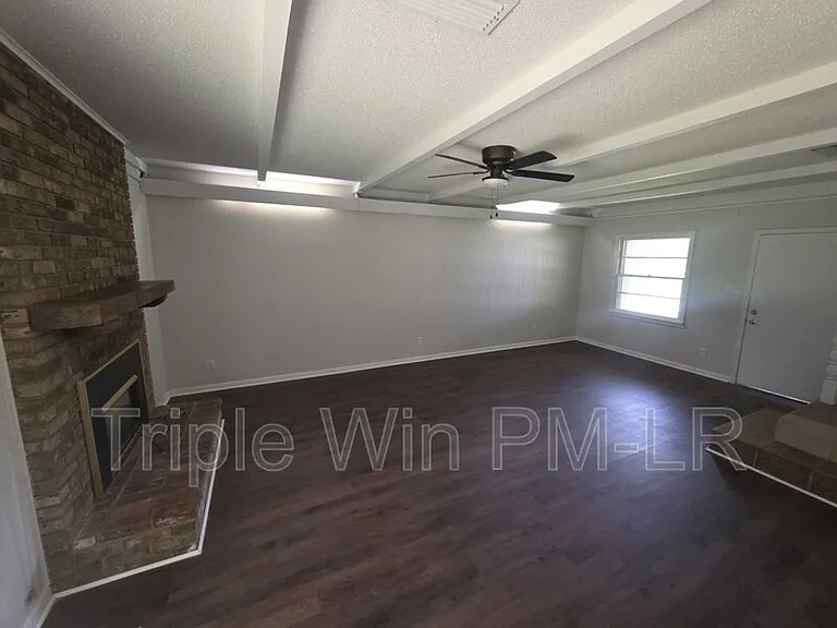 318 W Bell St — Photo 9