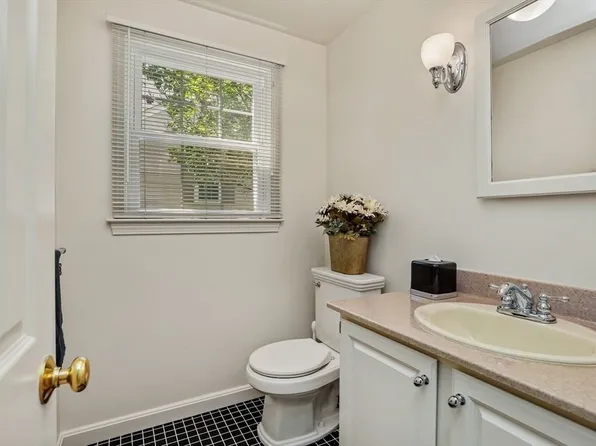 22 Fairway Cir, Natick, MA 01760