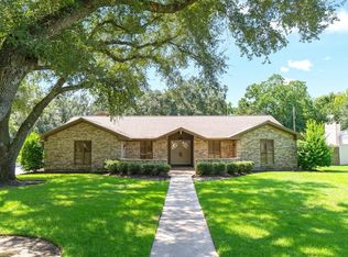 2624 Oak Dr, Bay City, TX 77414