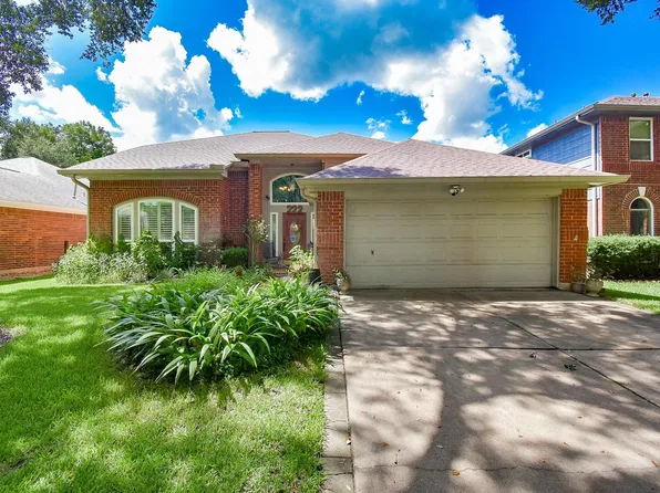 222 High Meadows Dr, Sugar Land, TX 77479