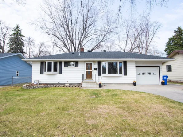 1813 14 1/2 St S, Fargo, ND 58103