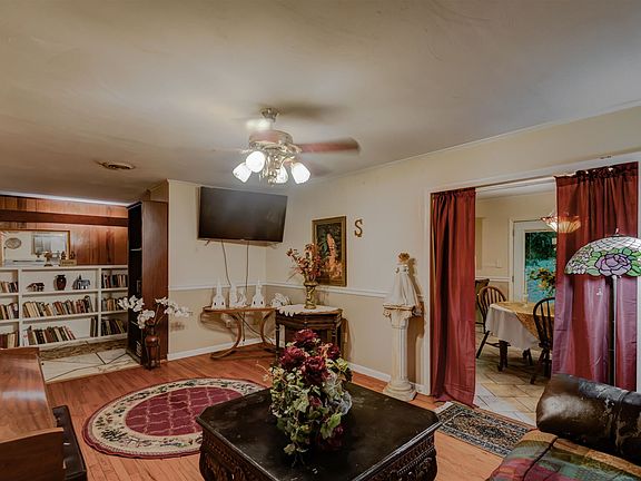 5th image of 451 Brookwood Dr