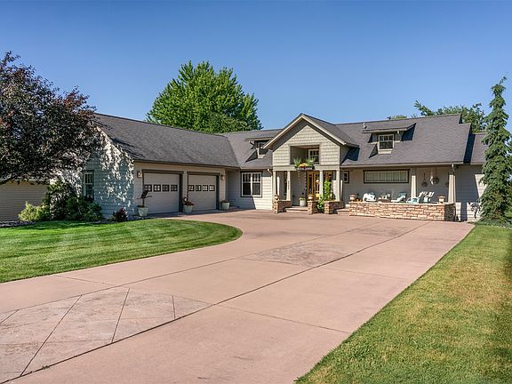 3rd image of 207 Eagle Dr