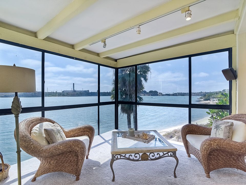 Corner unit, sit down water and beach views