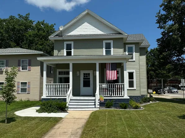 132 2nd St SE, Mason City, IA 50401