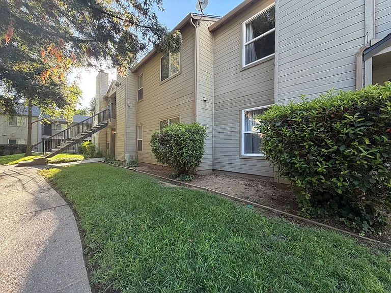 9151 Newhall Dr #116 — Photo 4