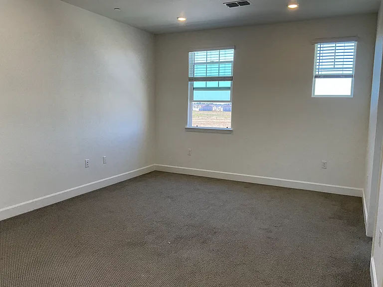 3249 Garibaldi Dr — Photo 9