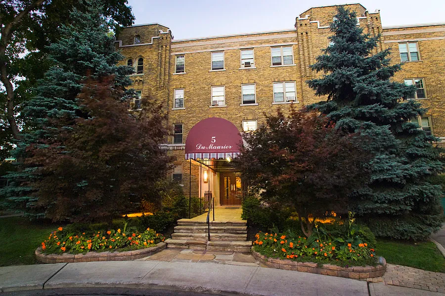 Du Maurier Apartments — Photo 1