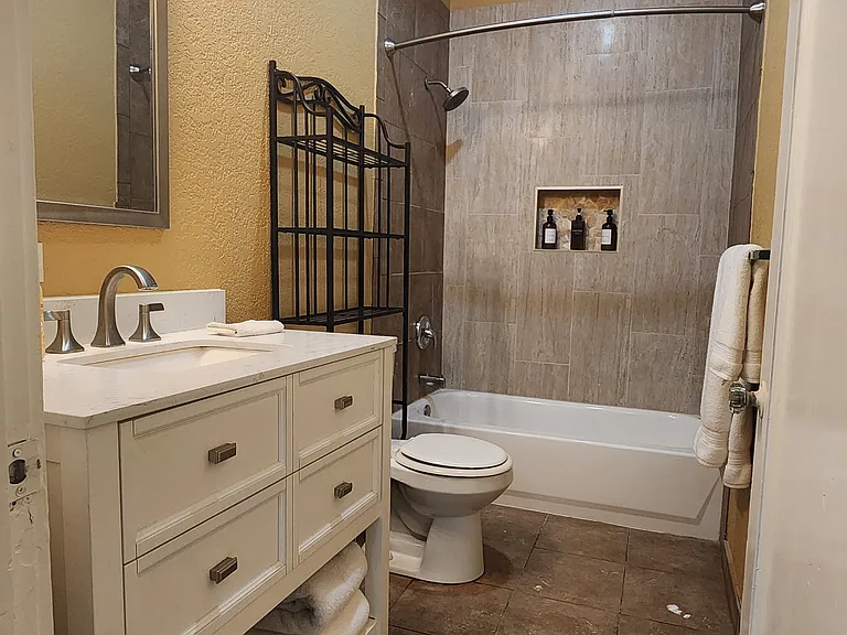 803 W Hollywood Ave — Photo 12